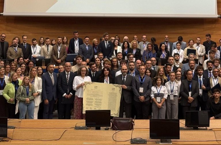 Cérémonie de signature de la Déclaration étudiante pour la paix